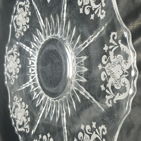 New Martinsville Radiance Floral & Scroll Cracker Serving Plate - Picture 9 of 16